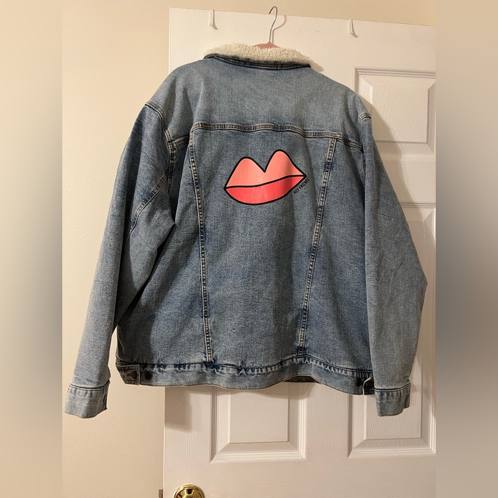 Denim Jacket with Pink Lips Design On Back.  Sherpa Lining Except For Sleeves